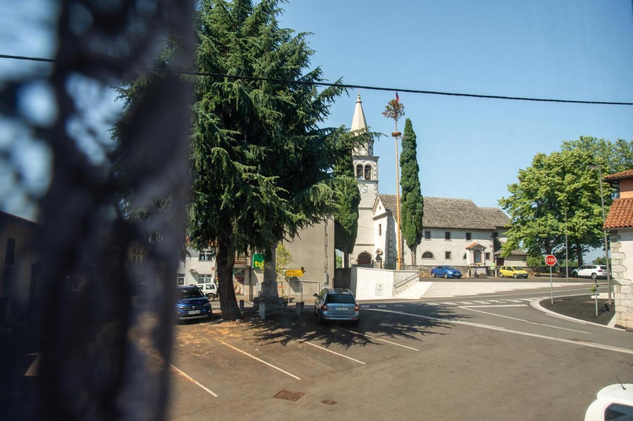 Apartma Na Skdnu Dutovlje Kültér fotó